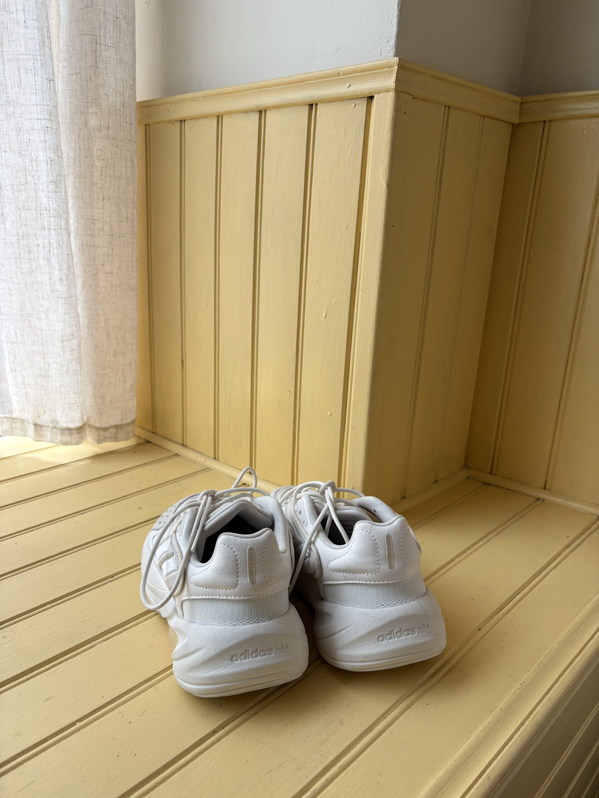 ADIDAS OZELIA - T.40 – Image 3