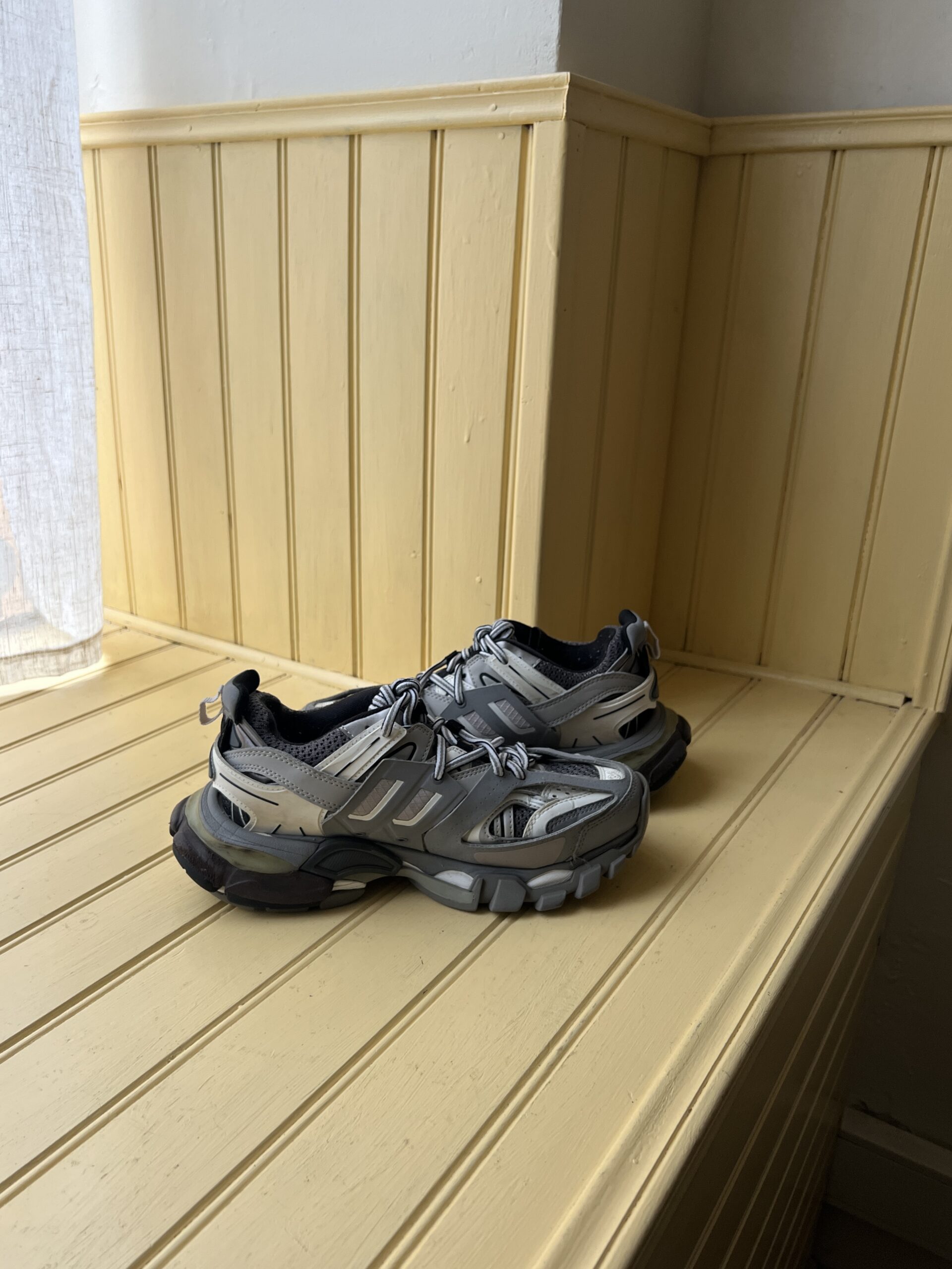 BALENCIAGA - T36 – Image 3