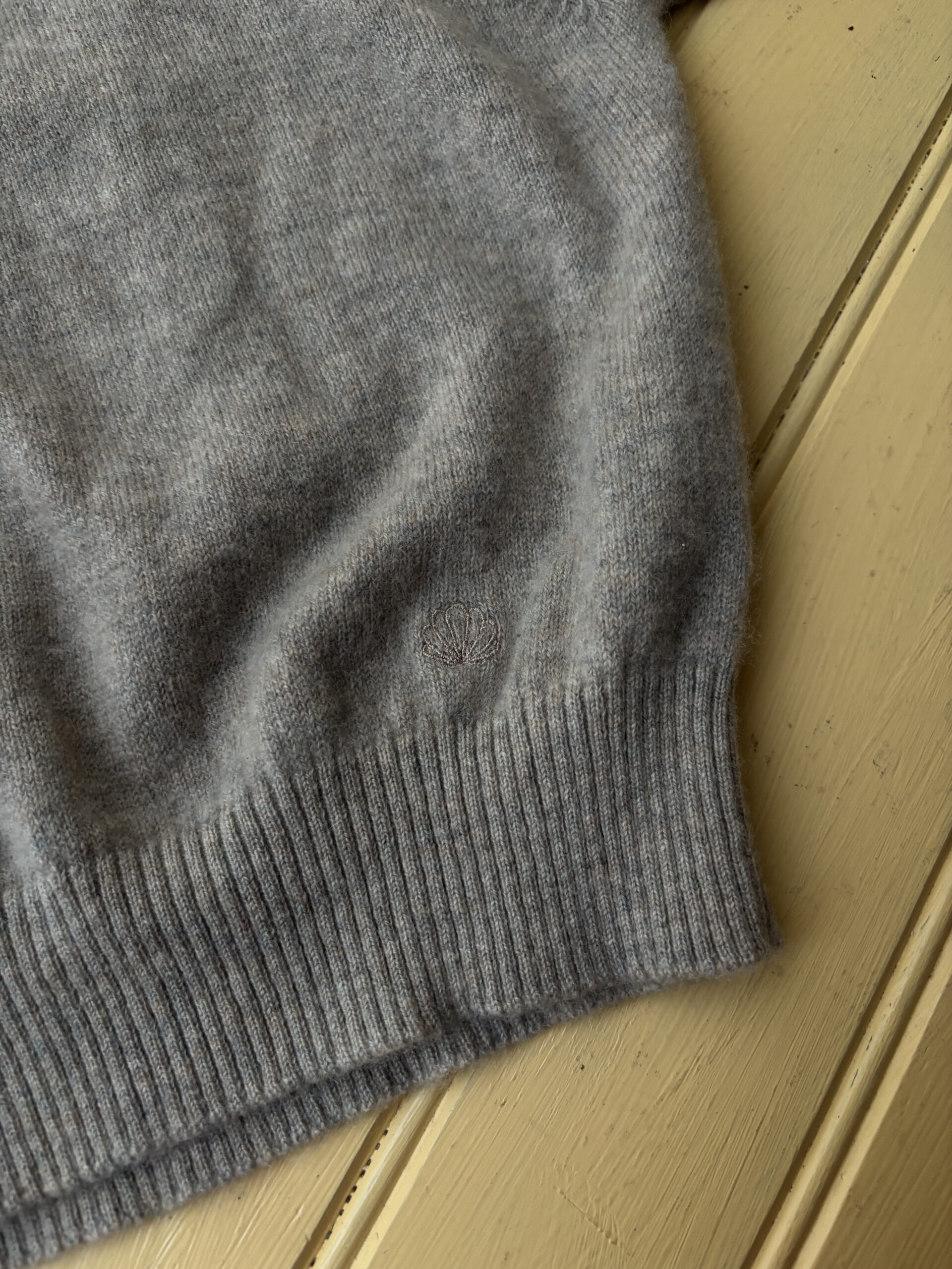 LOULOU STUDIO - PULL À COL BEIGE – Image 5