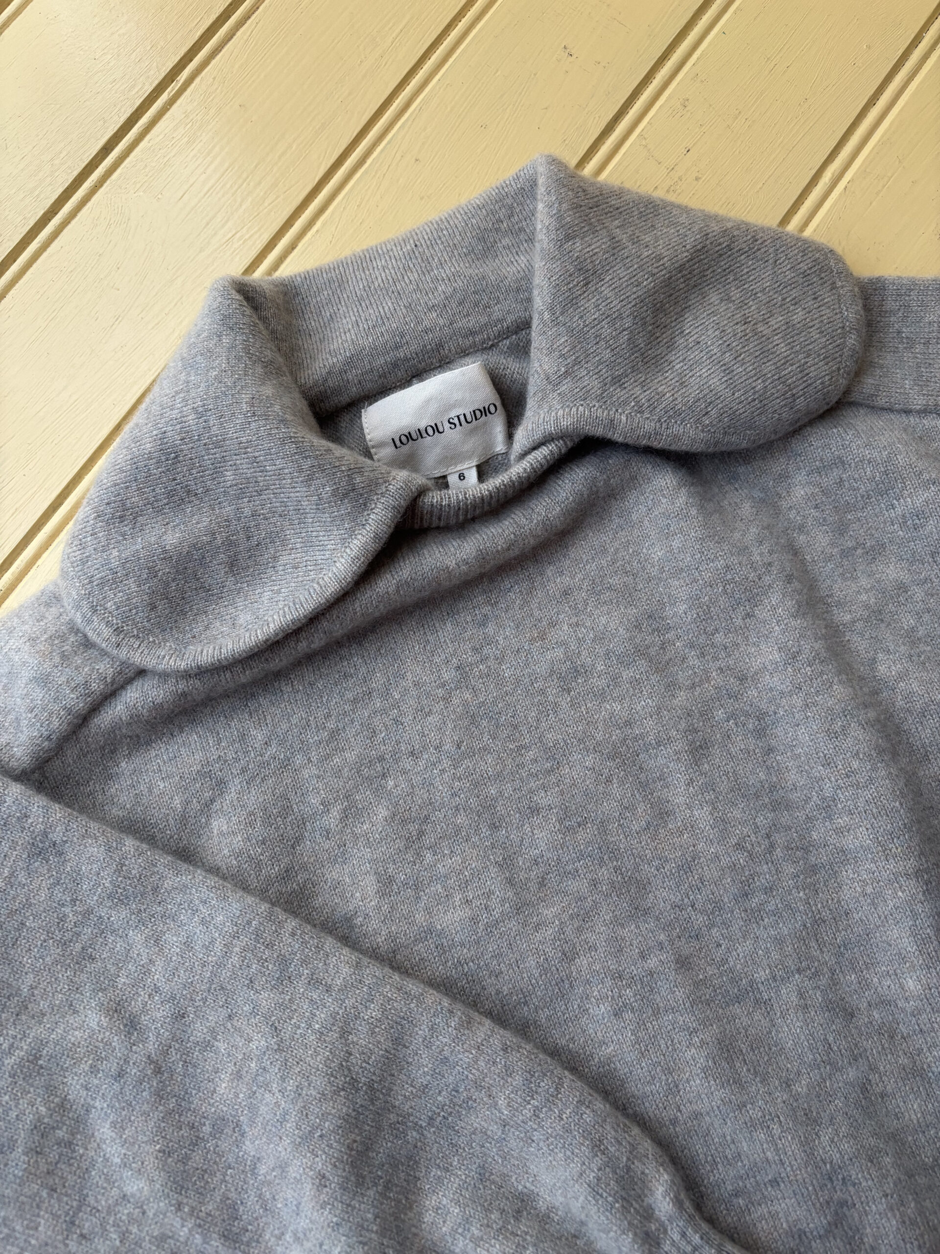 LOULOU STUDIO - PULL À COL BEIGE – Image 6