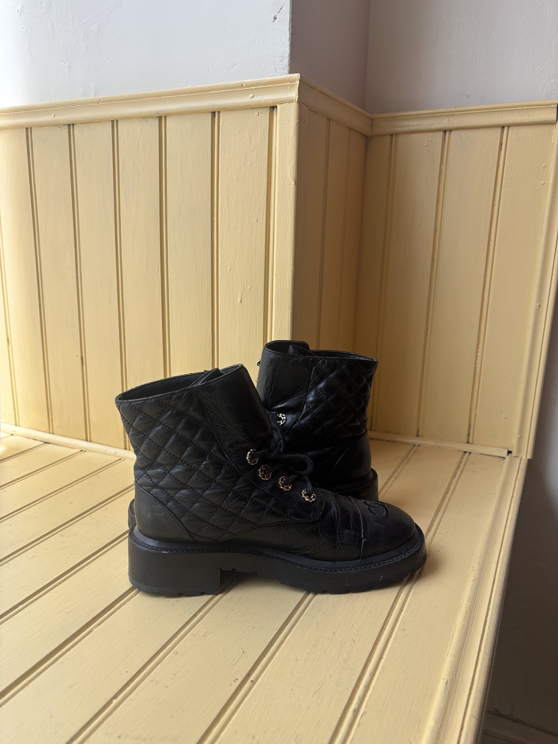 CHANEL - BOTTINES CUIR T.37 – Image 5
