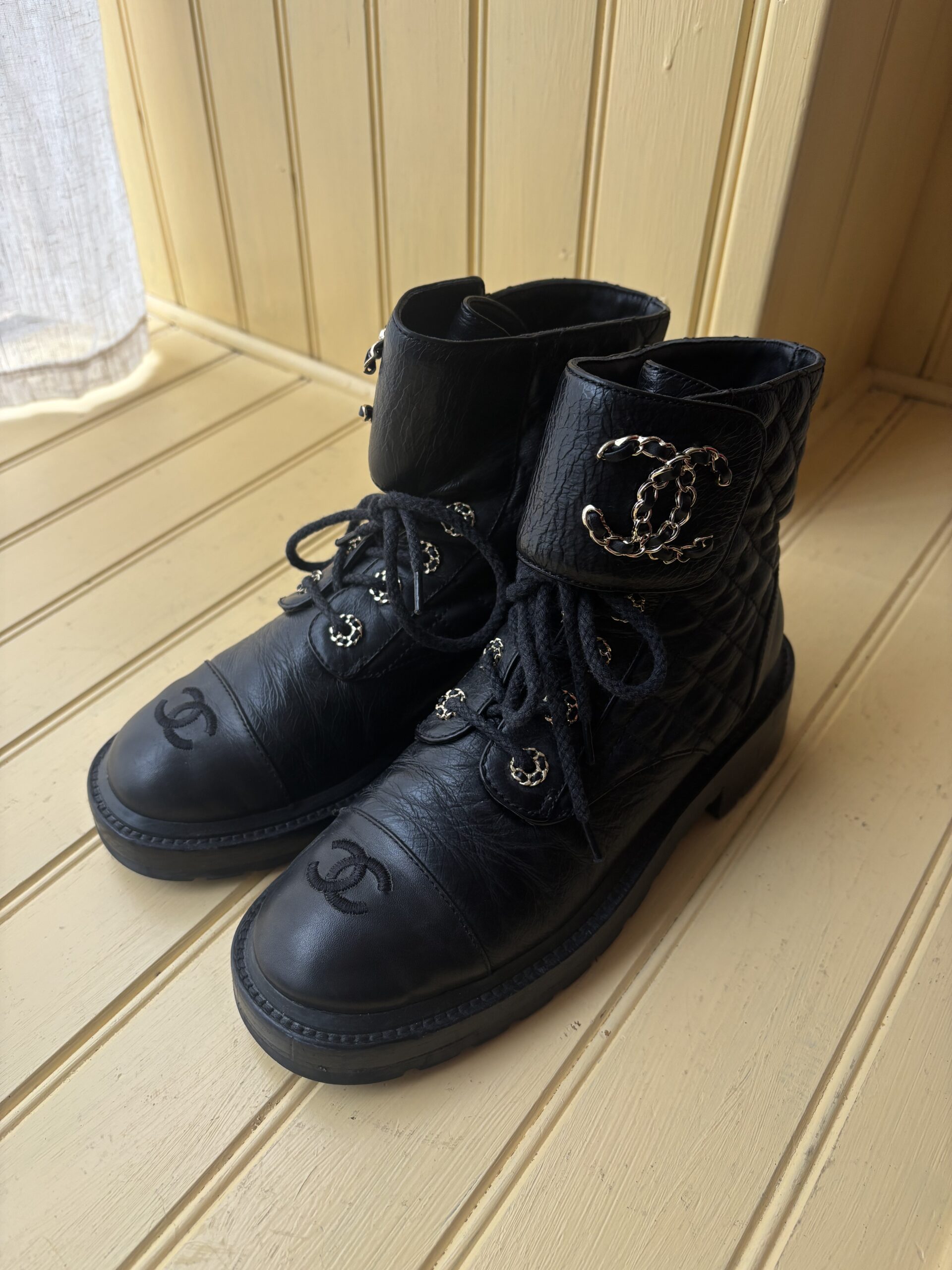 CHANEL - BOTTINES CUIR T.37 – Image 6