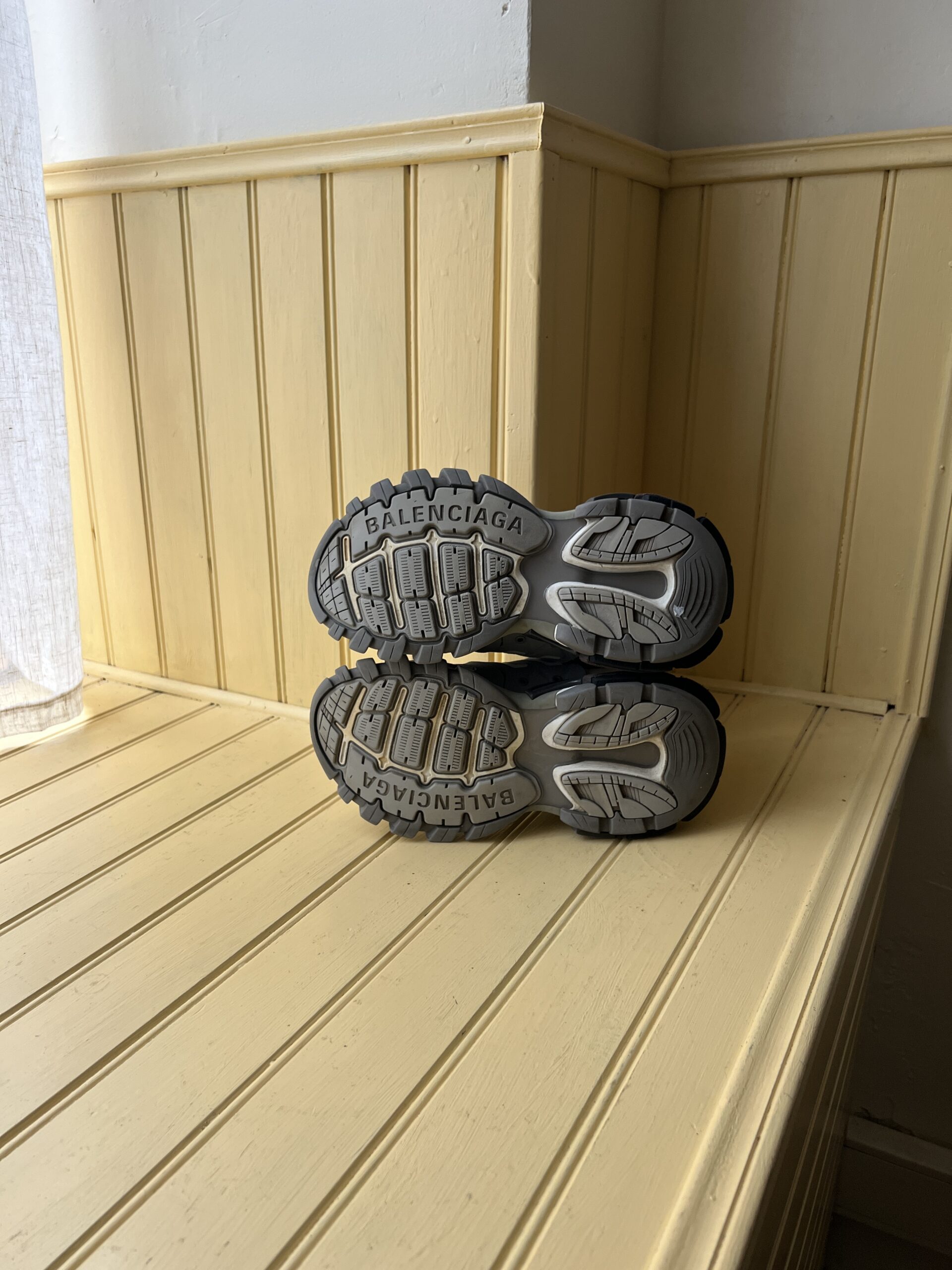 BALENCIAGA - T36 – Image 6