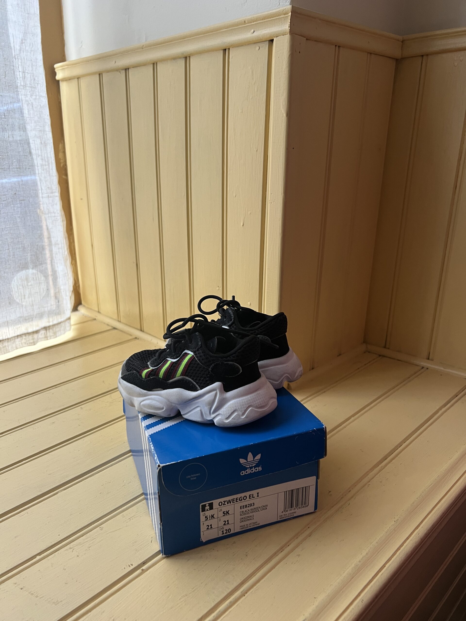 ADIDAS - OZWEEGO T.21 – Image 7