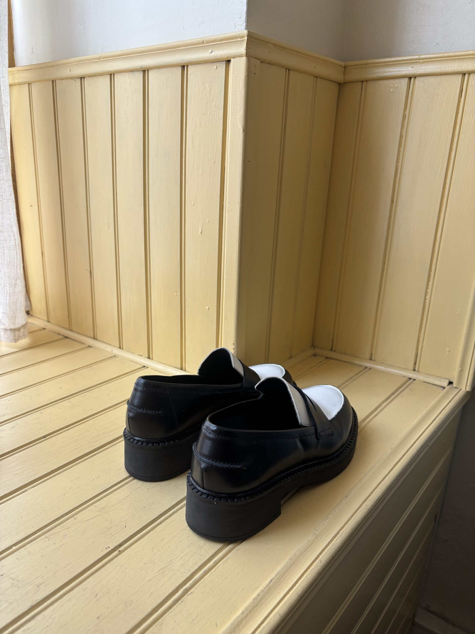 MOCASSINS NOIR ET BLANC