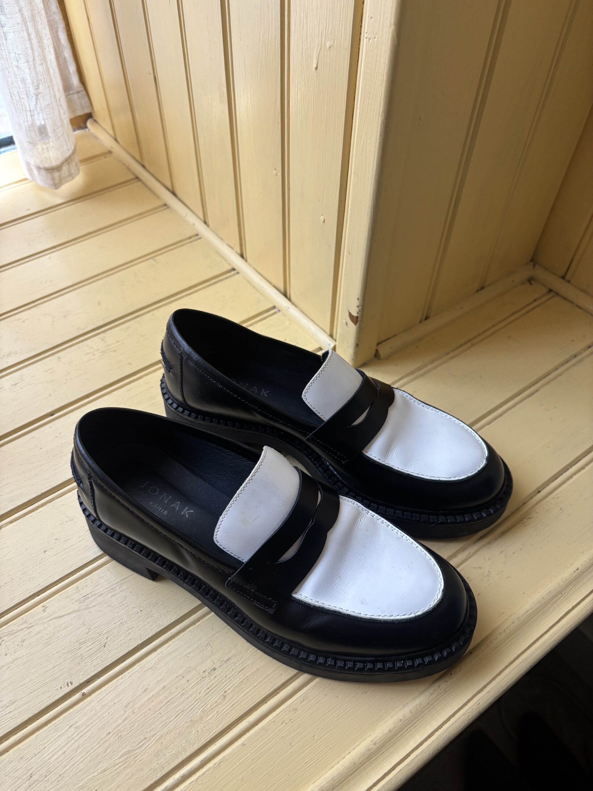 MOCASSINS NOIR ET BLANC