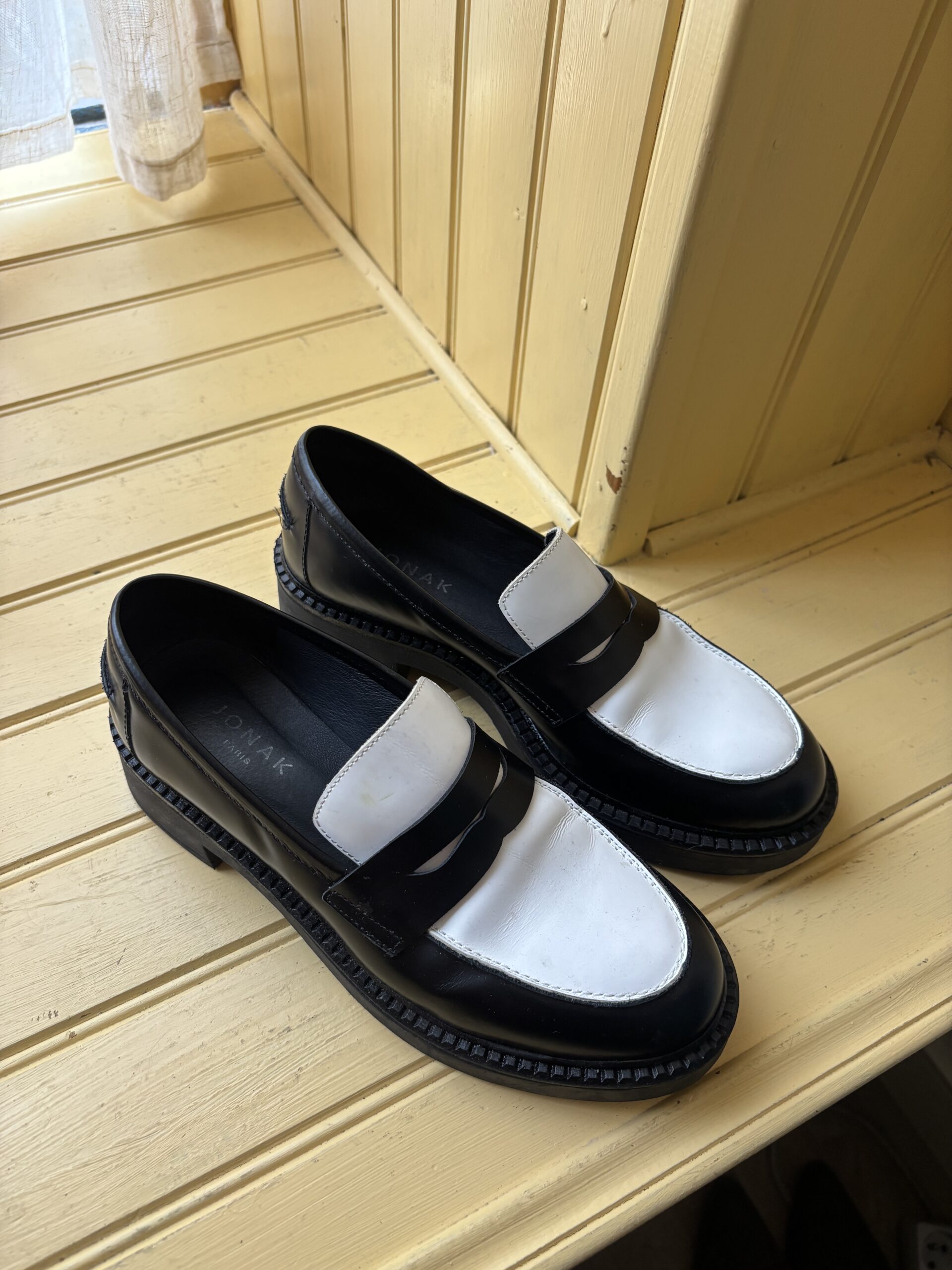 MOCASSINS NOIR ET BLANC