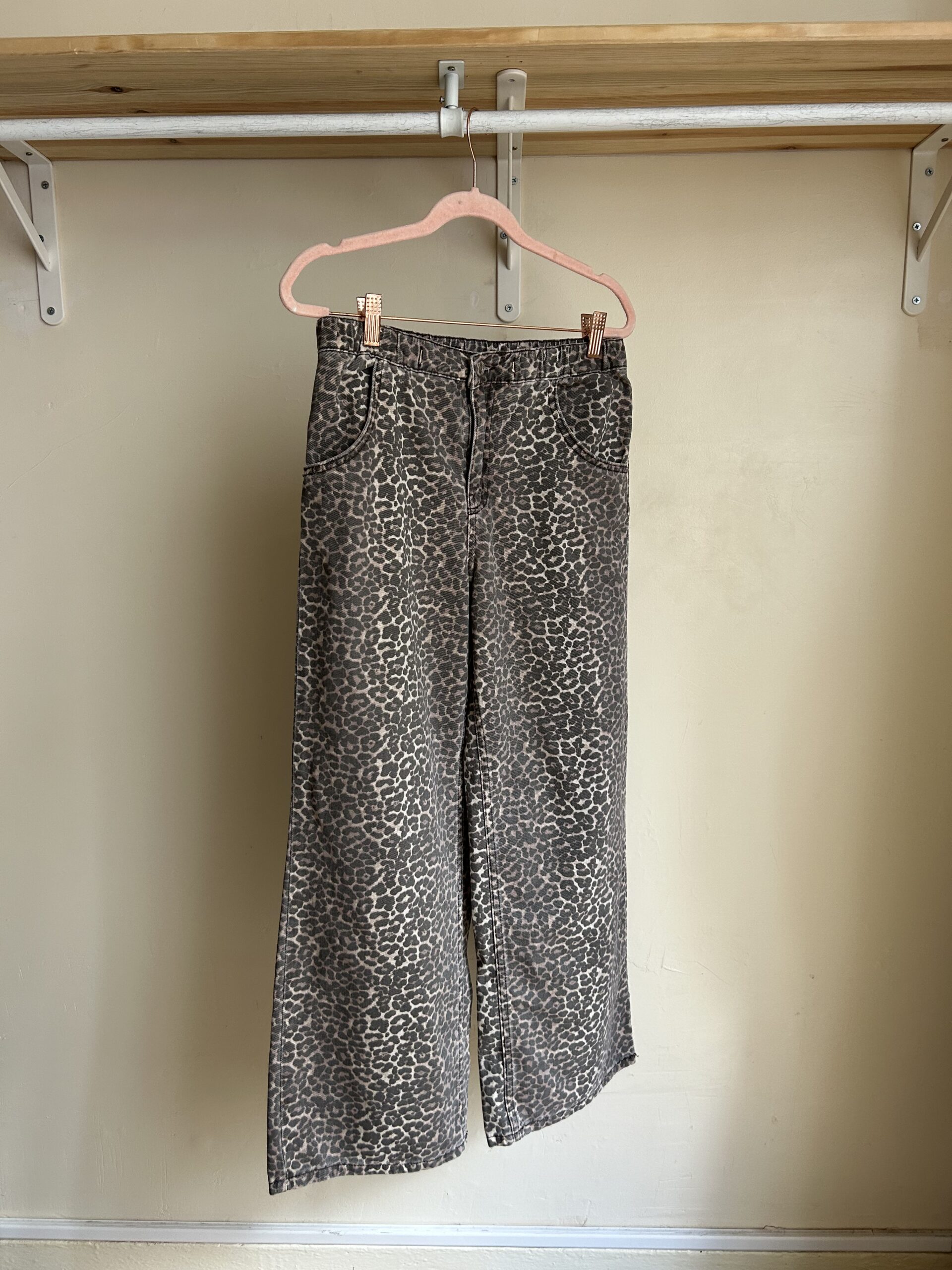 ZARA - JEAN LÉOPARD