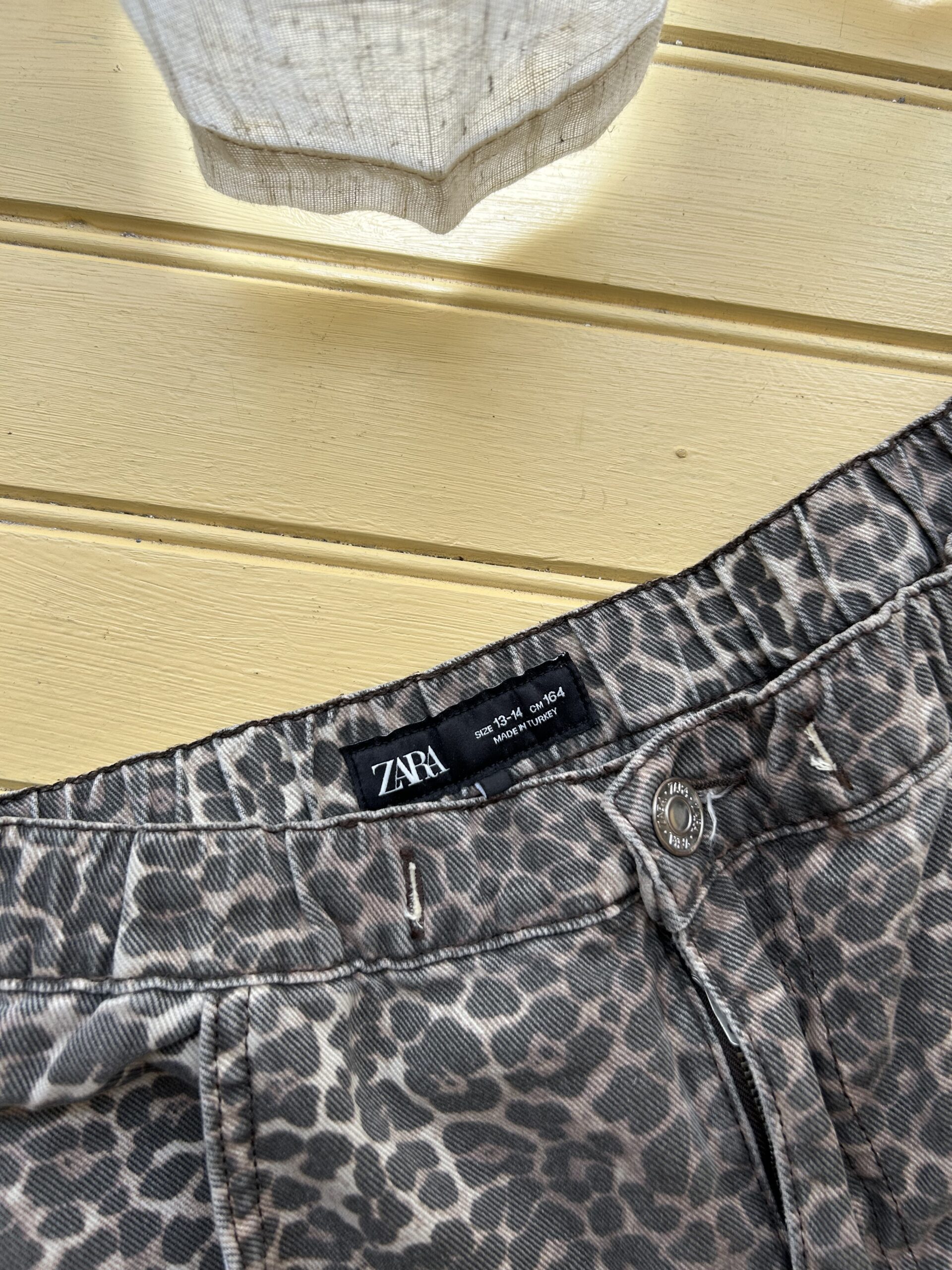 ZARA - JEAN LÉOPARD